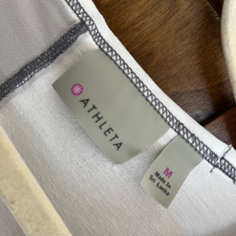 Athleta performance tee - Picture 4 of 4
